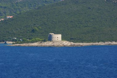 Eski binalar ve Adriyatik Denizi, Kotor içinde en büyük buz tarihi surlarının