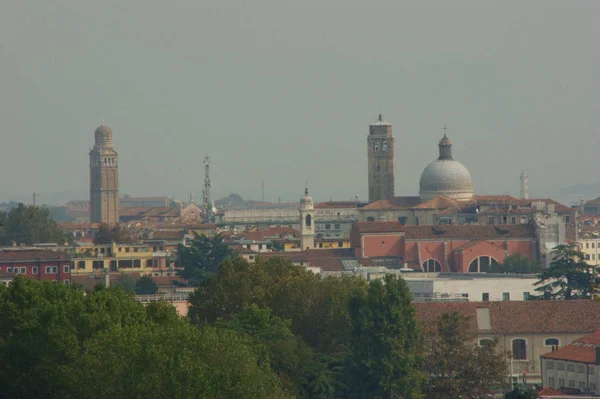 阳光明媚的威尼斯天际线和圣马可广场 — 图库照片