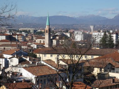 Şato, Udine 'nin inşası ve manzarası