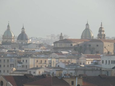 Palermo 'nun Sicilya' daki renklerine ve köşelerine bak