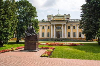 Gomel, Belarus - 09 Temmuz 2015: Heykel, Rumyantsev Nikolai Gomel Şehir Parkı Palace, Beyaz Rusya