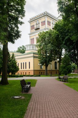 Gomel, Belarus - 09 Temmuz 2015: Rumyantsev Palace - Gomel Şehir Parkı Paskevich