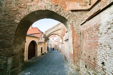 Sibiu, Romanya - 18 Temmuz 2017: Sibiu Romanya eski şehir merkezinde. Transilvanya