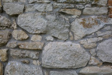 Eski duvar yapılmış büyük taşlar ve kırık tuğla. Vintage kaba blok arka yüzey
