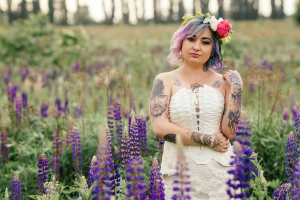 Portrait Sensual Attractive Tattoo Bride Lupines Field — Stock Photo, Image