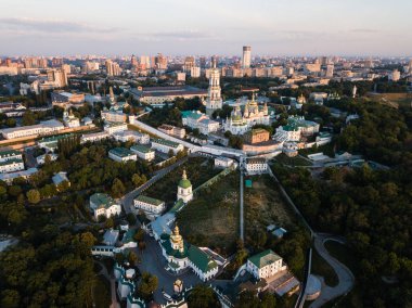 Kiev Pechersk Lavra hava üstten görünüm, gündoğumu, Kiev, Ukrayna
