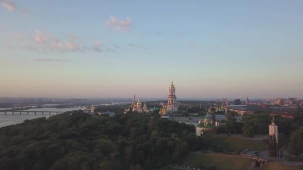 Voando Sobre Kiev Pechersk Lavra Igrejas Mosteiro Colinas Dnieper Cima — Vídeo de Stock