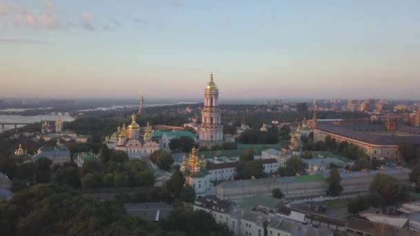 Volando Sobre Las Iglesias Kiev Pechersk Lavra Monasterio Las Colinas — Vídeos de Stock