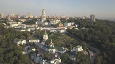 Kiev Pechersk Lavra of üzerinde uçan kilise ve manastır Dnieper yukarıdan hills adlı sabah üzerinde zaman, Kiev, Ukrayna