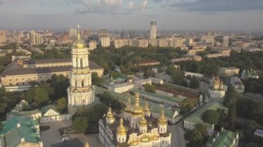 Kiev Pechersk Lavra of üzerinde uçan kilise ve manastır Dnieper yukarıdan hills adlı sabah üzerinde zaman, Kiev, Ukrayna