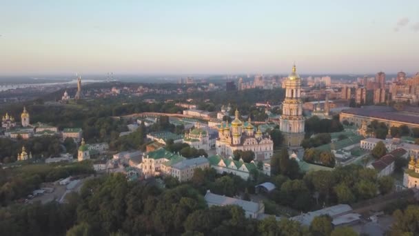 Latające Nad Kijów Pechersk Lavra Kościołów Klasztor Wzgórzach Dniepru Góry — Wideo stockowe