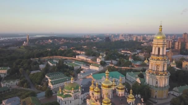 Kiev Pechersk Lavra Üzerinde Uçan Kilise Manastır Dnieper Yukarıdan Hills — Stok video