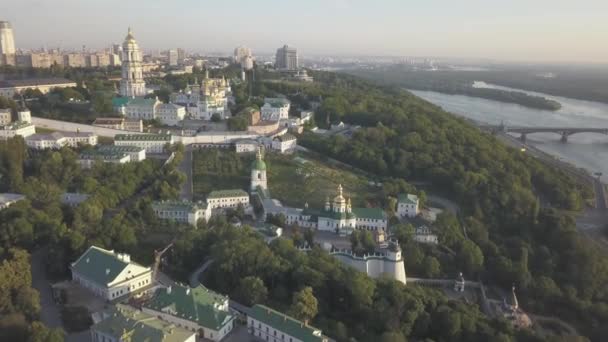 Latające Nad Kijów Pechersk Lavra Kościołów Klasztor Wzgórzach Dniepru Góry — Wideo stockowe
