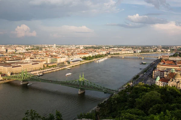 Abendblick Auf Parlament Und Schädlingsstadt Herrliche Frühlings Stadtbild Von Budapest — Stockfoto