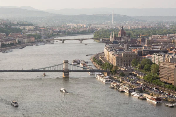 Abendblick Auf Parlament Und Schädlingsstadt Herrliche Frühlings Stadtbild Von Budapest — Stockfoto