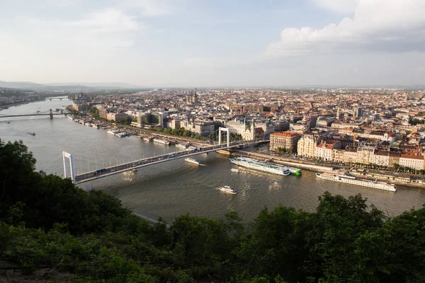 Abendblick Auf Parlament Und Schädlingsstadt Herrliche Frühlings Stadtbild Von Budapest — Stockfoto