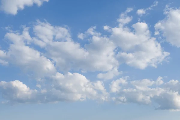 Nuages Blancs Été Ciel Bleu — Photo