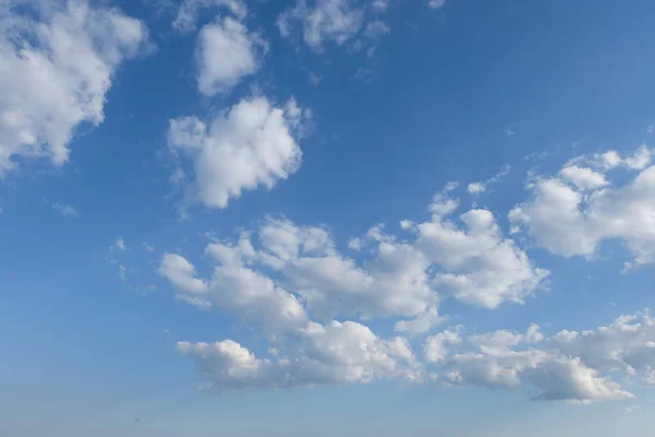 Nuages Blancs Été Ciel Bleu — Photo