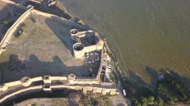 Antik kale güneş doğarken, Bilhorod-Dnistrovskyi, Ukrayna Dniester Haliç kıyısında olan Akkerman dron hava en iyi görünüme