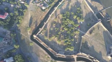 Antik kale güneş doğarken, Bilhorod-Dnistrovskyi, Ukrayna Dniester Haliç kıyısında olan Akkerman dron hava en iyi görünüme
