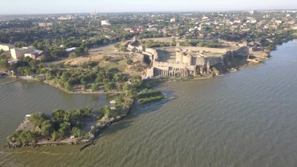 Volando Sobre Antigua Fortaleza Akkerman Que Está Orilla Del Estuario — Vídeos de Stock