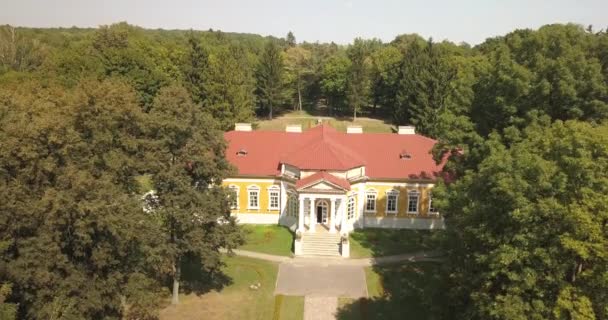 Volando Avión Tripulado Sobre Lugares Interés Famosos Ukranian Palacio Parque — Vídeos de Stock