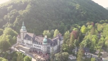 Lillafured, Macaristan - 02,2018 olabilir: Havadan görünümü Lillafured Kalesi'ne. Lillafured en güzel doğal ortamlarda, Miskolc Bukk dağlar doğu kesiminde yakınındaki biridir