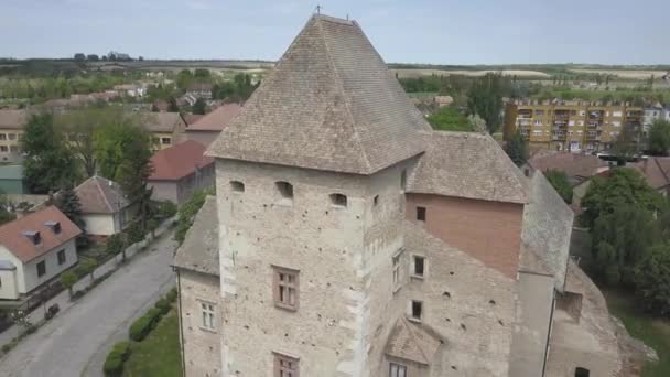 空中无人机鸟瞰匈牙利 Simontornya 中世纪城堡 — 图库视频影像
