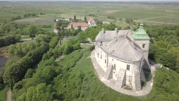 鸟瞰从无人驾驶飞机到历史城堡和公园在 Olesko 著名乌克兰游览 利沃夫地区 乌克兰 — 图库视频影像