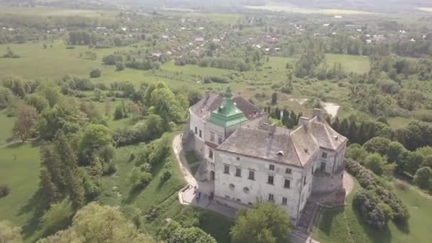 Imagens Aéreas Drones Movimento Rápido Para Castelo Histórico Olesko Famosos — Vídeo de Stock