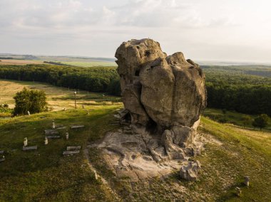 Ünlü Ukraynaca gezi - Devil's Rock Pidkamin, Brody bölgesi, Lviv Bölgesi havadan görünümü