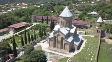 Havadan görünümü başkalaşım kiliseye. Samtavro manastırda yaşayan ayağı ve parçacık on üç Suriye oynayacak iki aziz kalıntıları var. Mtsheta, Gürcistan