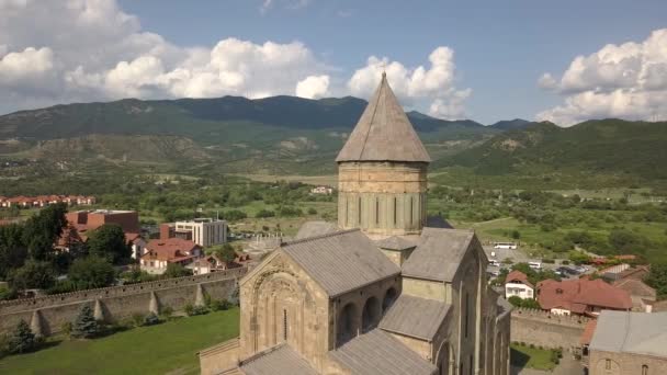 Vista Aérea Para Famosa Catedral Ortodoxa Svetitskhoveli Cidade Histórica Turística — Vídeo de Stock