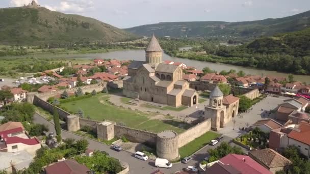 Vista Aérea Para Famosa Catedral Ortodoxa Svetitskhoveli Cidade Histórica Turística — Vídeo de Stock