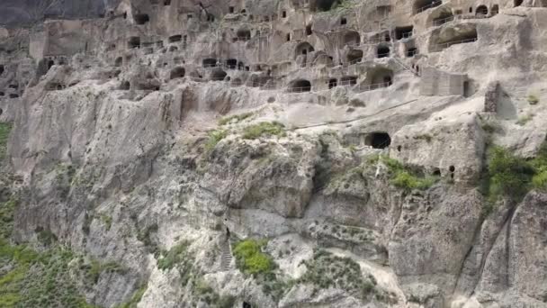 Вид Воздуха Пещерный Монастырь Вардзия Раскопки Горы Эрушети Левом Берегу — стоковое видео