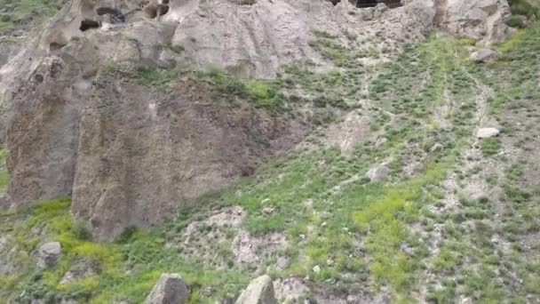 Vista Aérea Monasterio Cueva Vardzia Excavado Montaña Erusheti Orilla Izquierda — Vídeos de Stock