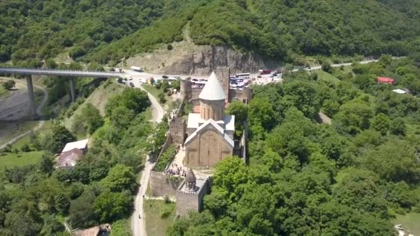 Visites Géorgiennes Célèbres Vue Aérienne Complexe Château Ananuri Sur Rivière — Video