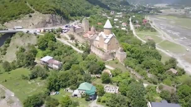 Beroemde Georgische Sightseeing Luchtfoto Israelische Kasteel Complex Aan Rivier Van — Stockvideo