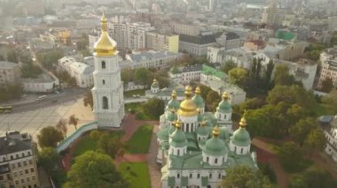 Ünlü Ortodoks St. Sophia Katedrali, Kiev, Ukrayna sabahın erken saatlerinde güneşli yaz gün için havadan görünümü
