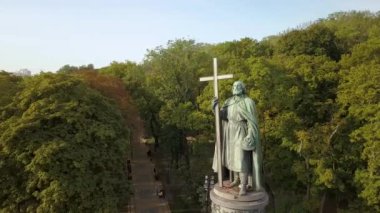 St. Volodymyr şehir park Volodymyrska Girka, Kiev Rus baptist heykeli için havadan görünümü Ukrayna Kiev şehir bir sembolüdür