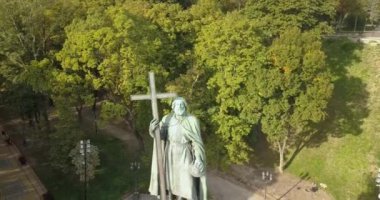St. Volodymyr şehir park Volodymyrska Girka, Kiev Rus baptist heykeli için havadan görünümü Ukrayna Kiev şehir bir sembolüdür