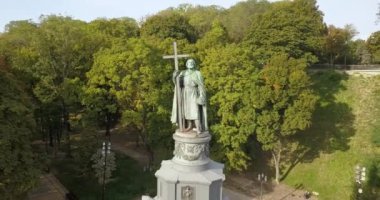 St. Volodymyr şehir park Volodymyrska Girka, Kiev Rus baptist heykeli için havadan görünümü Ukrayna Kiev şehir bir sembolüdür