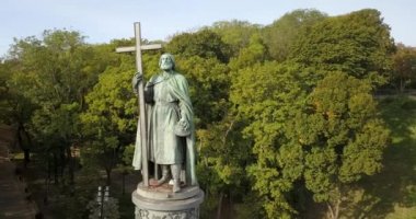 St. Volodymyr şehir park Volodymyrska Girka, Kiev Rus baptist heykeli için havadan görünümü Ukrayna Kiev şehir bir sembolüdür