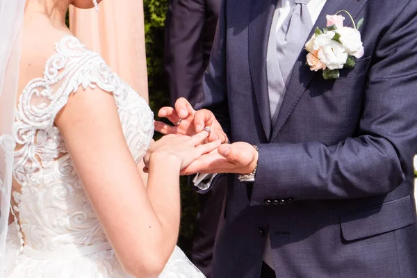 Groom Putting Wedding Ring Bride Finger Outdoor — Stock Photo, Image