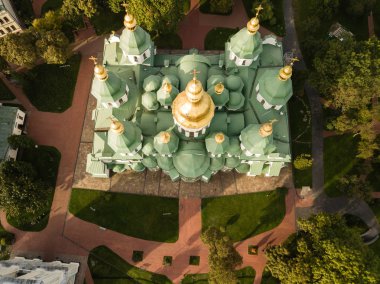 Havadan görünümü ünlü St. Sophia Katedrali Kiev güneşli sabah, Ukrayna