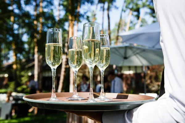 Glasses Champagne Waiter Trayat Wedding Outdor — Stock Photo, Image