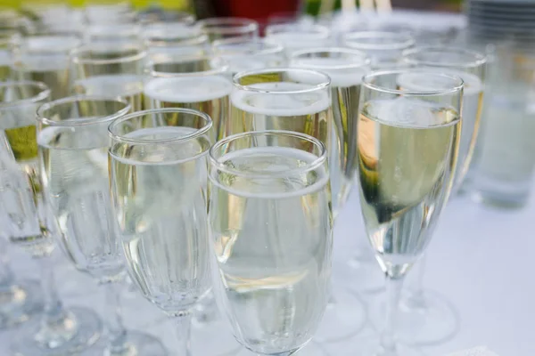 Glasses Champagne Table Covered White Tablecloth — Stock Photo, Image