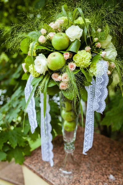 Hermosa Decoración Floral Boda Con Manzana Verde — Foto de Stock