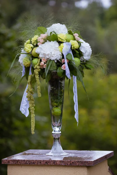 Hermosa Decoración Floral Boda Con Manzana Verde — Foto de Stock