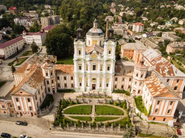 Havadan görünümü Collegium Cizvitler (1731-1743) için. Mimar Gizhitsky, Kremenets, Ternopil region, Ukrayna